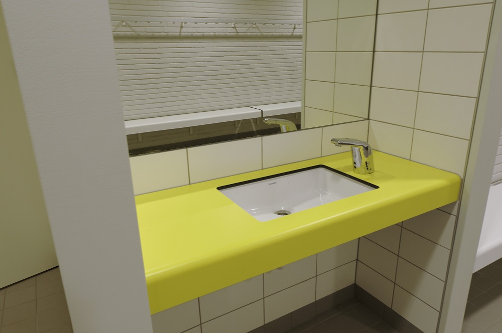 Hermeta HerboTop Solid Round wastafel bladen sanitaire wanden toilet kleedruimte zwembad Koning Willem Alexander Sportcentrum Hoofddorp