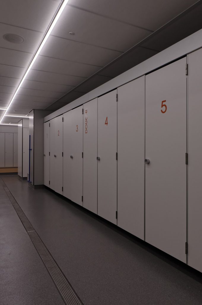 Hermeta Interieurbouw HerboKern Solid PLUS vrijhangend sanitaire cabines Kleedruimte Zeehavenbedrijf Dordrecht