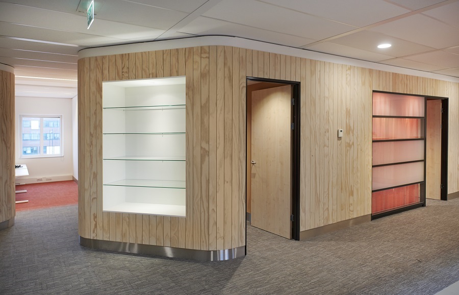 Hermeta-Interieurbouw-Anton-de-komplein-maatwerk-meubelen-gemeente-Amsterdam-circulair-wandbetimmering